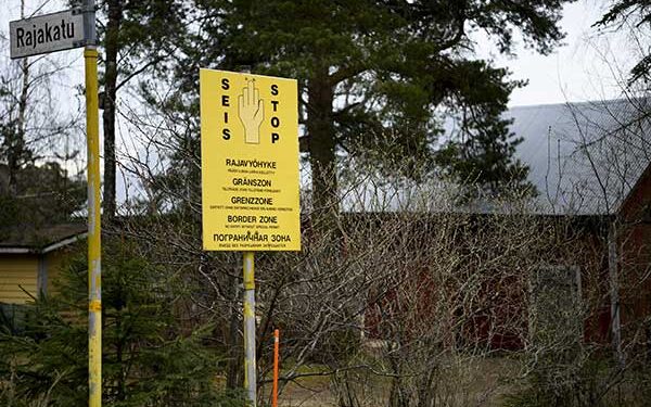 Eduskunnassa kannatetaan järeämpiä aitoja itärajalle